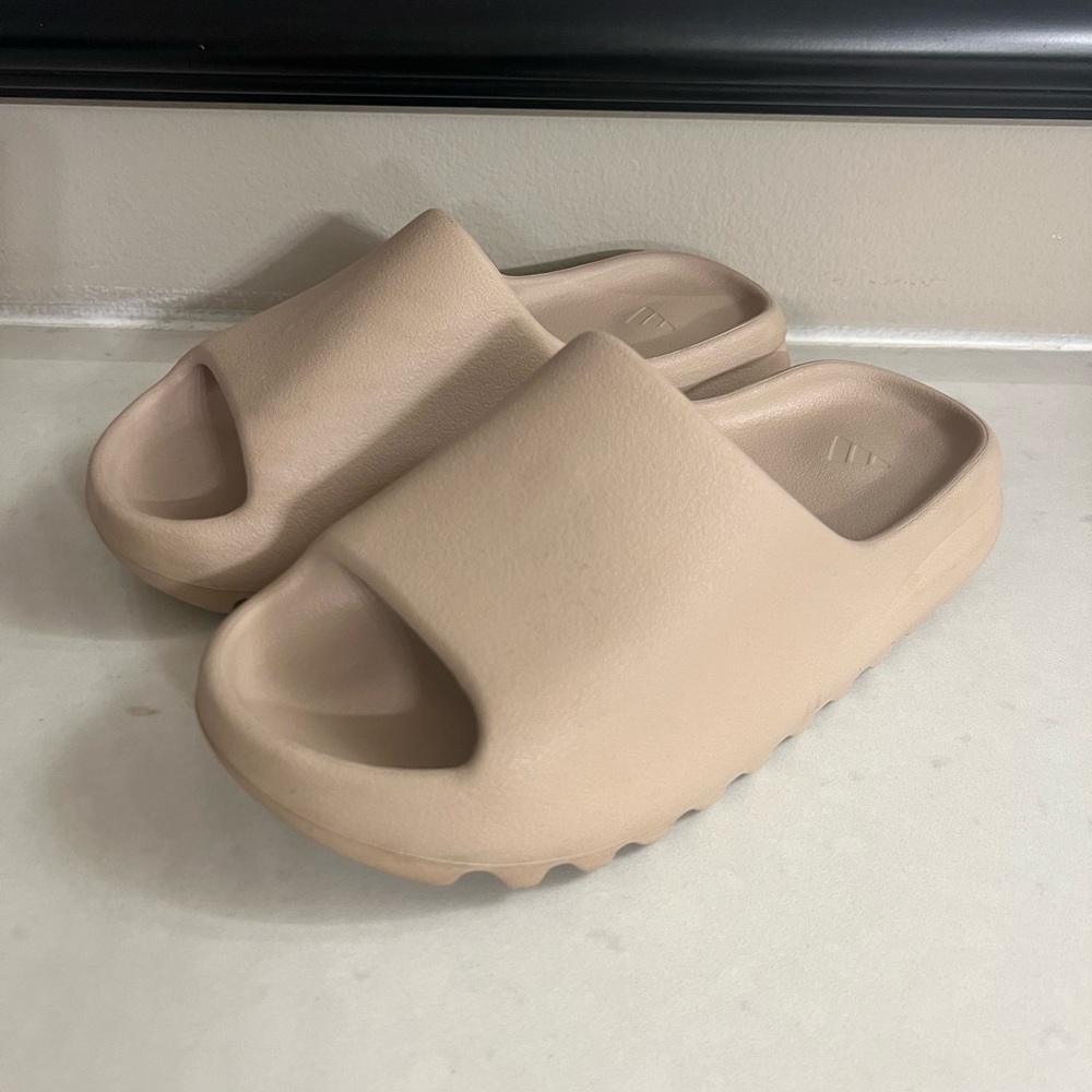 Yeezy Adidas Slides in Beige